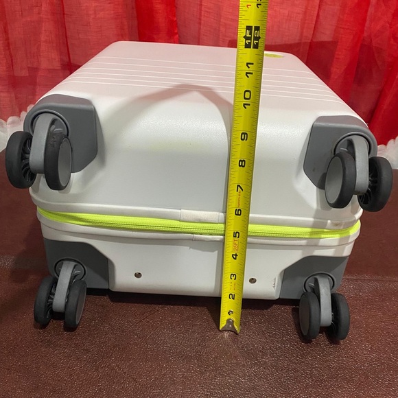 Drunk Elephant Monos Mini Luggage - Picture 7 of 9